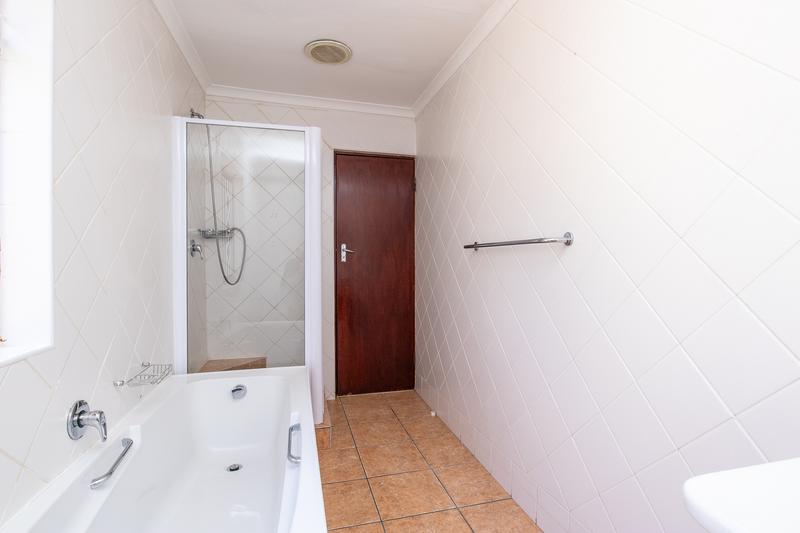 5 Bedroom Property for Sale in Bergvliet Western Cape